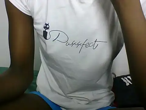 flirtycharm20 online show from July 19, 2026, 4:33 pm