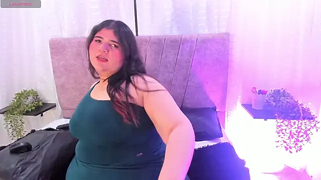 Emilie Jones online show from June 9, 2026, 7:47 pm