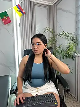 ValentinaLuciana online show from June 15, 2026, 1:02 pm