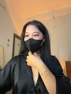 Linnacute22 online show from July 18, 2026, 1:37 pm