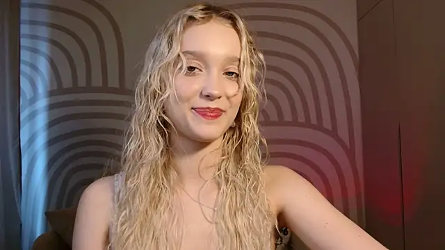 Snapshot of QueenSerenaa chatting on June 15, 2026, 2:08 pm QueenSerenaa online show from June 15, 2026, 2:08 pm