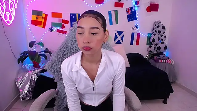 Snapshot of mia_cute_girl chatting on July 3, 2026, 12:11 pm mia cute girl online show from July 3, 2026, 12:11 pm