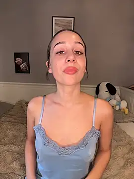 Snapshot of ChiaraMauzi chatting on July 19, 2026, 5:05 pm ChiaraMauzi online show from July 19, 2026, 5:05 pm