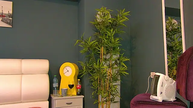 Tiny Tease online show from July 28, 2026, 8:52 pm