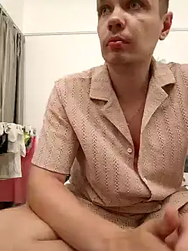 Snapshot of MissAndKiss chatting on July 8, 2026, 12:53 pm MissAndKiss online show from July 8, 2026, 12:53 pm