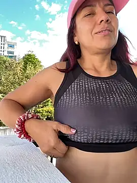 ArielFerrara online show from July 8, 2026, 9:08 pm