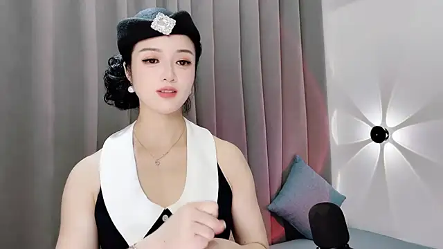Momo-Wow online show from June 18, 2026, 9:14 am