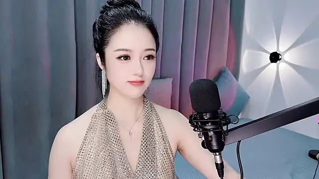 Momo-Wow online show from July 19, 2026, 5:22 am