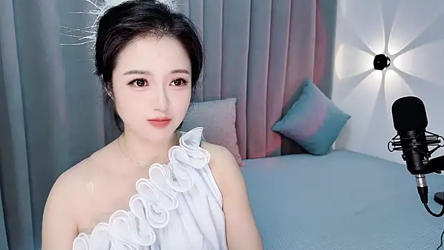 Momo-Wow online show from July 21, 2026, 6:05 am