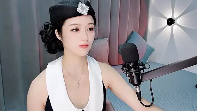 Momo-Wow online show from July 26, 2026, 6:32 am