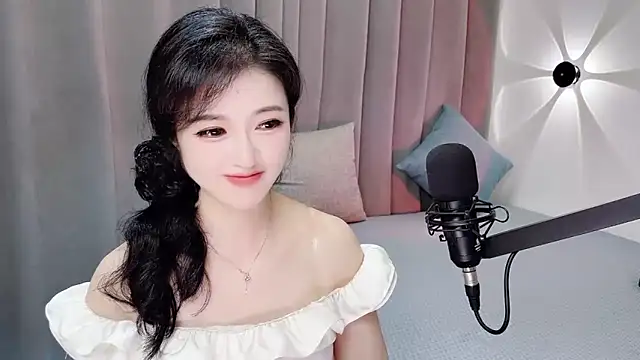 Momo-Wow online show from July 28, 2026, 6:20 am