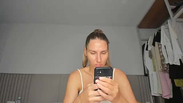 SofiClimbing online show from March 8, 2026, 2:59 am