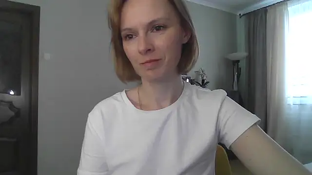 AdelleLovee  online show from June 4, 2026, 3:29 pm