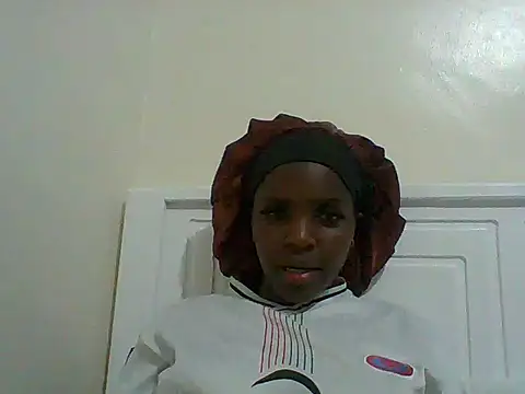 Snapshot of Prettyemie chatting on June 3, 2026, 6:24 pm Prettyemie online show from June 3, 2026, 6:24 pm