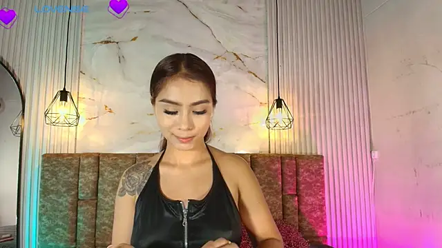 KENNIA SWEETIEE online show from July 13, 2026, 10:18 am
