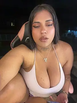 Nahomy-fire online show from July 22, 2026, 2:58 am