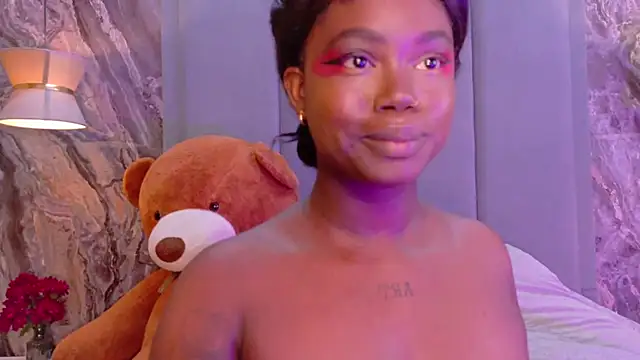 EmiilyLovex online show from July 27, 2026, 1:07 pm