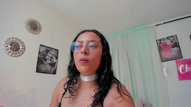 Snapshot of ElaRosse1 chatting on June 3, 2026, 1:03 pm ElaRosse1 online show from June 3, 2026, 1:03 pm