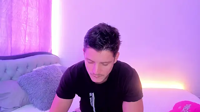 johnycooper08 online show from July 18, 2026, 12:53 pm