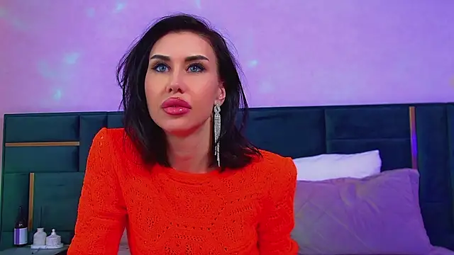 KaylaMous online show from June 3, 2026, 2:44 pm