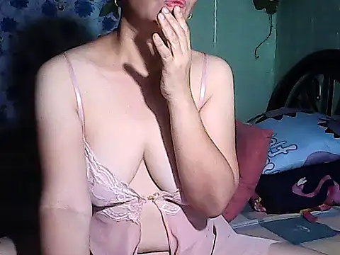 xxadeline47xx online show from July 5, 2026, 9:44 pm