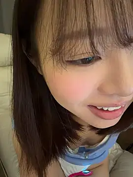 HappySadGirl online show from July 28, 2026, 3:21 pm