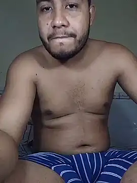Snapshot of Giovann14 chatting on July 16, 2026, 4:57 pm Giovann14 online show from July 16, 2026, 4:57 pm