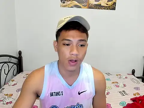 urfucker vinz online show from June 8, 2026, 3:23 pm