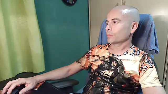 Snapshot of Golfo-83 chatting on June 2, 2026, 8:55 pm Golfo-83 online show from June 2, 2026, 8:55 pm