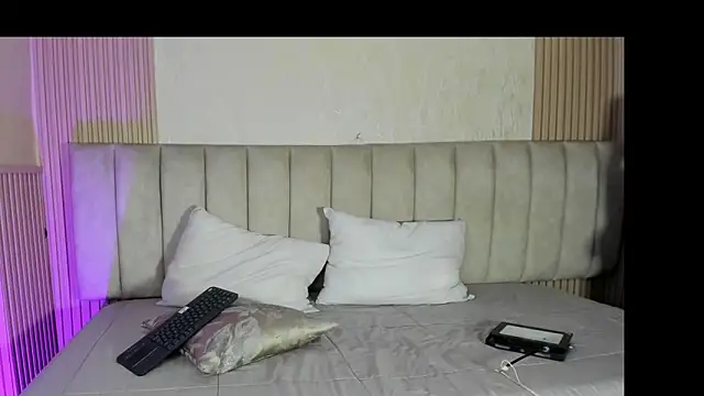 julimonroe  online show from June 27, 2026, 1:32 am