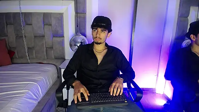 LucasThomson  online show from June 23, 2026, 4:10 am