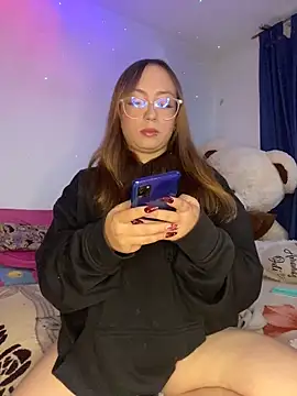 Snapshot of Caamii_ chatting on June 17, 2026, 3:31 am Caamii online show from June 17, 2026, 3:31 am