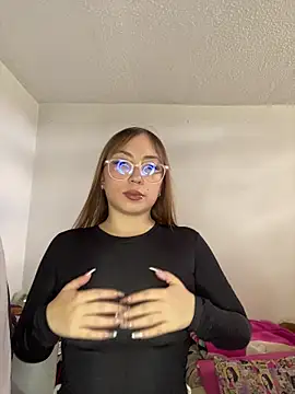 Snapshot of Caamii_ chatting on July 24, 2026, 7:56 pm Caamii online show from July 24, 2026, 7:56 pm