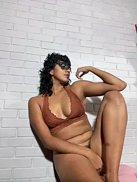 Snapshot of moonightchill chatting on June 5, 2026, 6:52 am moonightchill online show from June 5, 2026, 6:52 am
