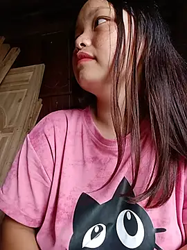 Snapshot of Linna-bae chatting on June 17, 2026, 12:35 am Linna-bae online show from June 17, 2026, 12:35 am