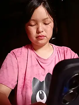 Snapshot of Linna-bae chatting on June 23, 2026, 10:46 am Linna-bae online show from June 23, 2026, 10:46 am