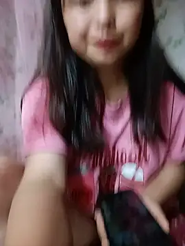 Snapshot of Linna-bae chatting on June 26, 2026, 3:55 am Linna-bae online show from June 26, 2026, 3:55 am