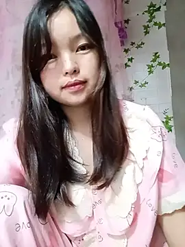 Snapshot of Linna-bae chatting on July 2, 2026, 11:27 am Linna-bae online show from July 2, 2026, 11:27 am
