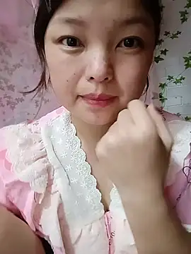 Snapshot of Linna-bae chatting on July 3, 2026, 1:12 am Linna-bae online show from July 3, 2026, 1:12 am