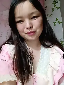 Snapshot of Linna-bae chatting on July 5, 2026, 11:06 am Linna-bae online show from July 5, 2026, 11:06 am