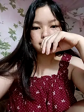 Snapshot of Linna-bae chatting on July 8, 2026, 12:48 am Linna-bae online show from July 8, 2026, 12:48 am