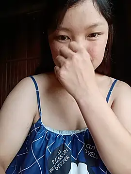 Snapshot of Linna-bae chatting on July 18, 2026, 9:13 am Linna-bae online show from July 18, 2026, 9:13 am