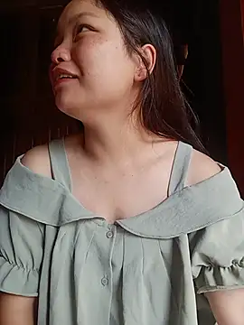 Snapshot of Linna-bae chatting on August 5, 2026, 3:20 am Linna-bae online show from August 5, 2026, 3:20 am