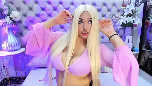 NaomiWhite  online show from July 22, 2026, 10:45 pm