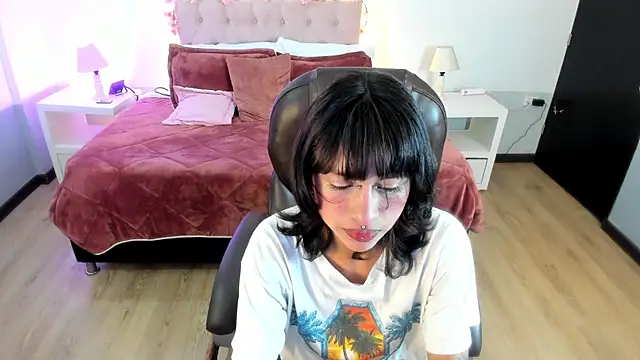 kat cute   online show from June 17, 2026, 3:09 am