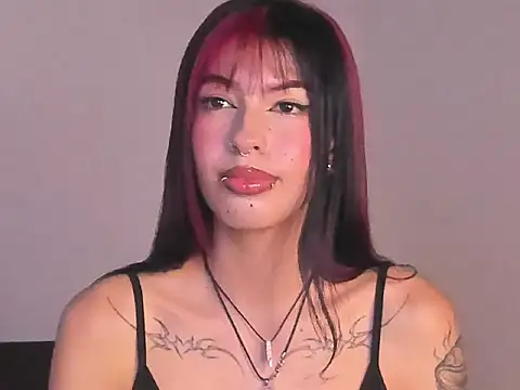 Snapshot of EvaBenely_ chatting on July 5, 2026, 6:53 am EvaBenely online show from July 5, 2026, 6:53 am