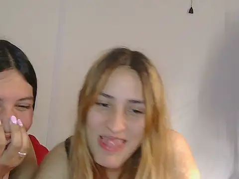 Snapshot of sweet_melatina chatting on July 16, 2026, 3:40 pm sweet melatina online show from July 16, 2026, 3:40 pm