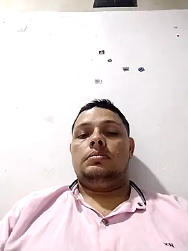 Snapshot of EnzoDesire chatting on August 6, 2026, 8:27 am EnzoDesire online show from August 6, 2026, 8:27 am
