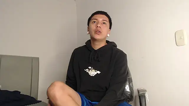 Snapshot of Owenn__blueee chatting on July 22, 2026, 6:11 pm Owenn blueee online show from July 22, 2026, 6:11 pm