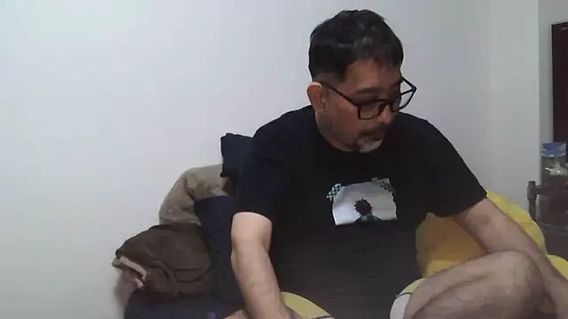 Snapshot of komadanaoki chatting on July 8, 2026, 12:42 pm komadanaoki online show from July 8, 2026, 12:42 pm